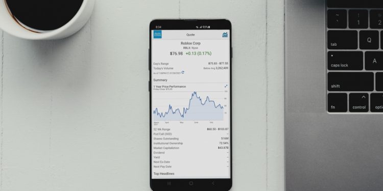 Exploring the Benefits of Passive Investing with Index Funds and ETFs