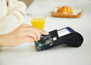 Weighing In: The Pros and Cons of Using a Credit Card for Everyday Purchases