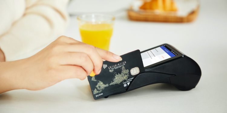 Weighing In: The Pros and Cons of Using a Credit Card for Everyday Purchases