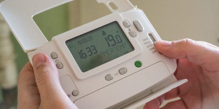 How to Save Money on Energy Bills and Reduce Your Monthly Expenses