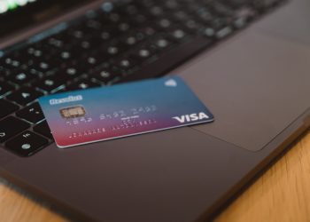 The Essential Dos and Don’ts of Using Credit Cards for Everyday Purchases