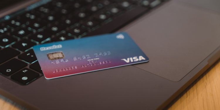 The Essential Dos and Don’ts of Using Credit Cards for Everyday Purchases