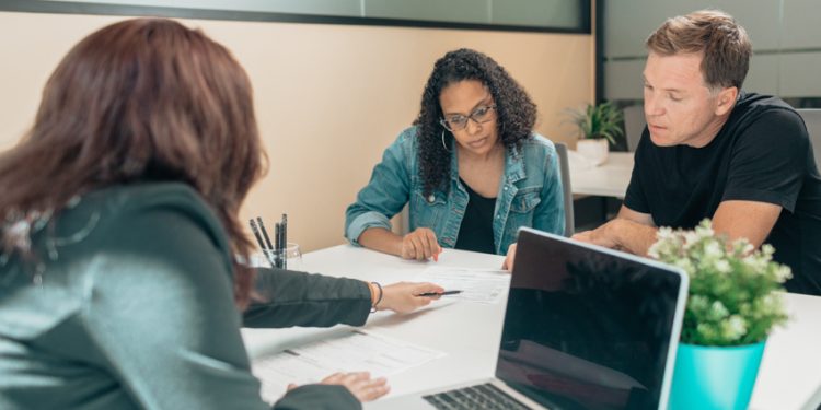 The Complete Guide To Finding The Right Financial Advisor