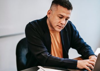 How To Balance A Day Job And A Side Hustle