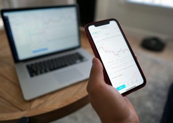 The Pros and Cons of Day Trading