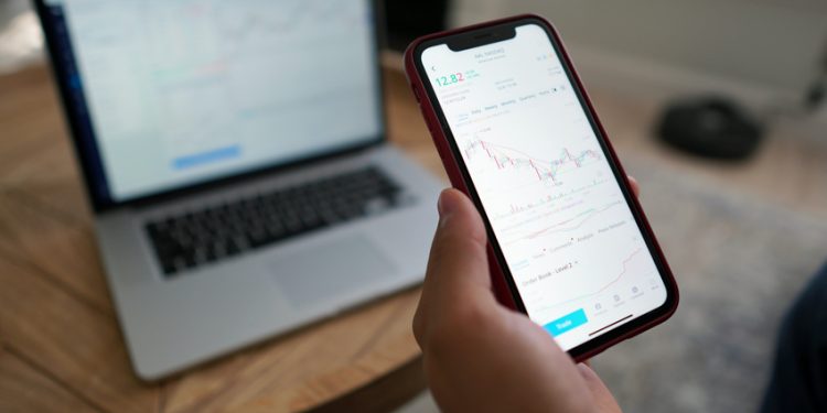 The Pros and Cons of Day Trading