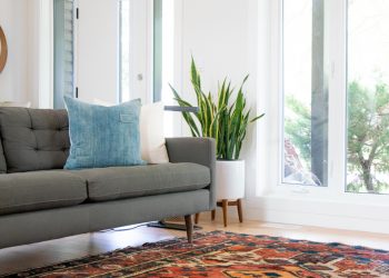 The Advantages of Working with a Financial Advisor for Long-Term Financial Planning