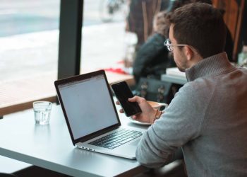 How to Negotiate Salary and Get a Pay Raise