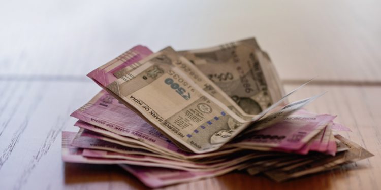 Understanding the Risks and Benefits of Investing in Foreign Currencies