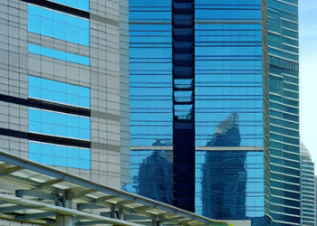 A corporate business building signifying a corporation that issues bonds